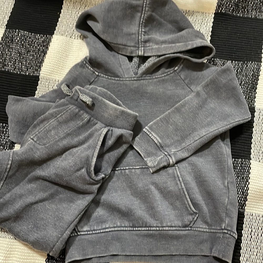 💕3 for $20💕Distressed hoodie/sweats pants set
